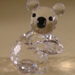 Swarovski_koala_large_usa_right_facing_7673NR040_1_WM Swarovski_koala_large_usa_right_facing_7673NR040 | The Crystal Lodge