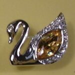 Swarovski_2004_Anna_swan_yellow_event_pin_1_WM Swarovski_2004_Anna_swan_yellow_event_pin | The Crystal Lodge
