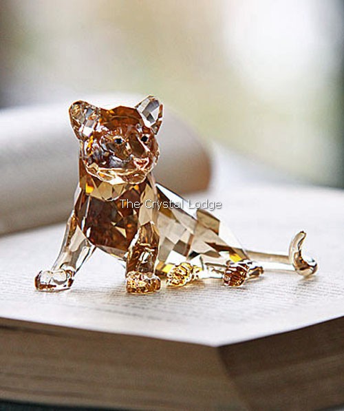 Swarovski_2010_annual_edition_tiger_cub_sitting_1016678 | The Crystal Lodge