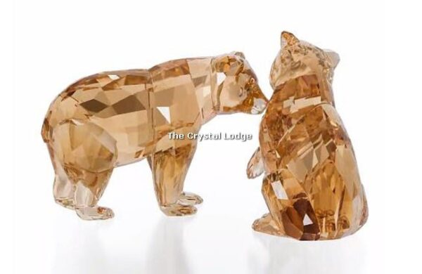 Swarovski_2017_AE_bear_cubs_5236593 | The Crystal Lodge