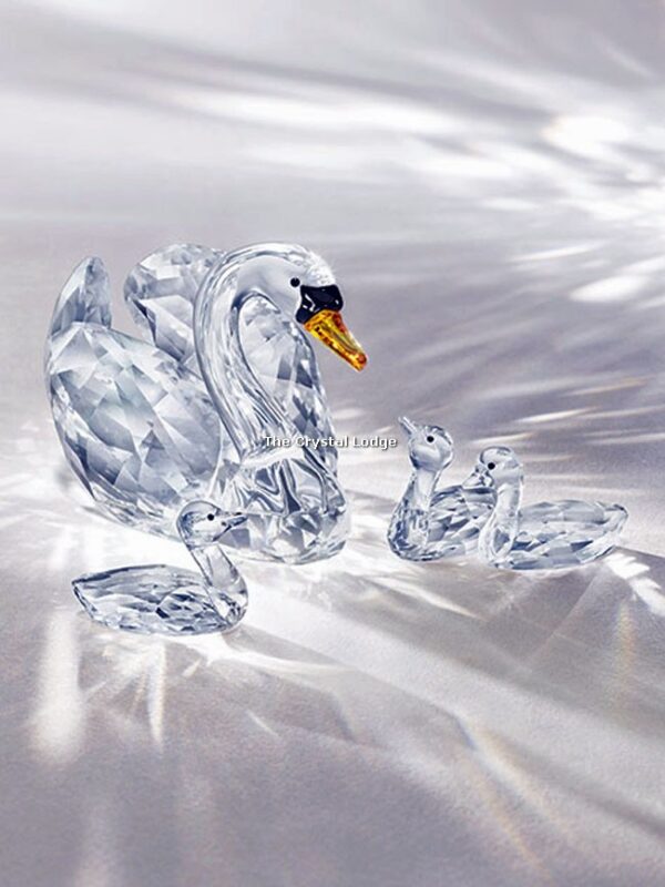 Swarovski_2017_Jubilee_swans_5233542 | The Crystal Lodge