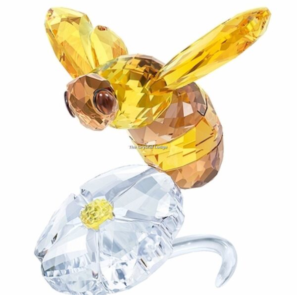 Swarovski_2017_SCS_event_bumblebee_on_flower_5244639 | The Crystal Lodge