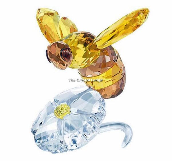 Swarovski_2017_SCS_event_bumblebee_on_flower_5244639 | The Crystal Lodge