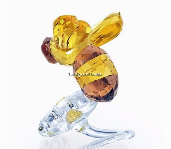 Swarovski_2017_SCS_event_bumblebee_on_flower_5244639 | The Crystal Lodge