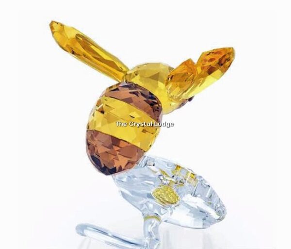 Swarovski_2017_SCS_event_bumblebee_on_flower_5244639 | The Crystal Lodge