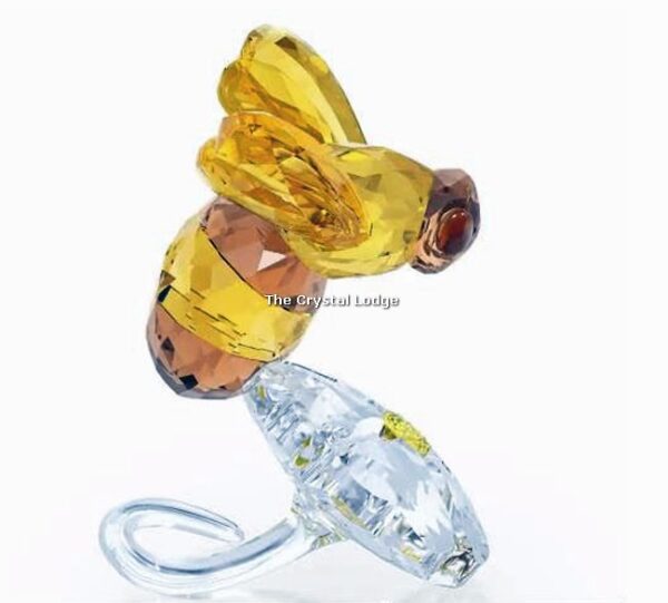 Swarovski_2017_SCS_event_bumblebee_on_flower_5244639 | The Crystal Lodge