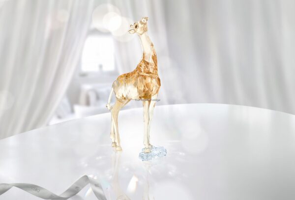 Swarovski_2018_SCS_Giraffe_baby_5302151 | The Crystal Lodge