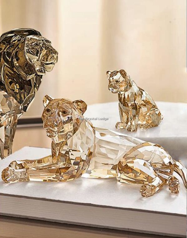 Swarovski_AE2016_Akili_Lion_5135894 | The Crystal Lodge