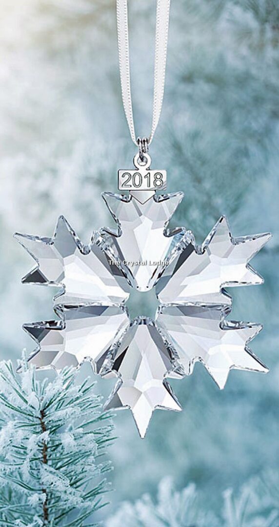 SWAROVSKI 2018 CHRISTMAS ORNAMENT 5301575 - The Crystal Lodge ...