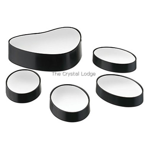 Swarovski_Disney_Lady_and_the_Tramp_paw_print_display_1096847 | The Crystal Lodge