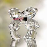 Swarovski_Kris_bears_the_first_kiss_1114098_1_WM Swarovski_Kris_bears_the_first_kiss_1114098 | The Crystal Lodge