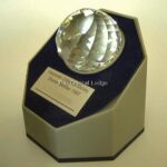 Swarovski_SCS_1987_Charter_member_stand_1_WM Swarovski_SCS_1987_Charter_member_stand | The Crystal Lodge