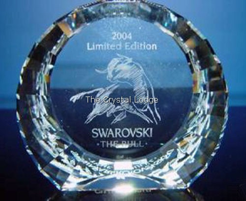 Swarovski_SCS_Paperweight_2004_Bull_clear_60mm_disc_694624 | The Crystal Lodge
