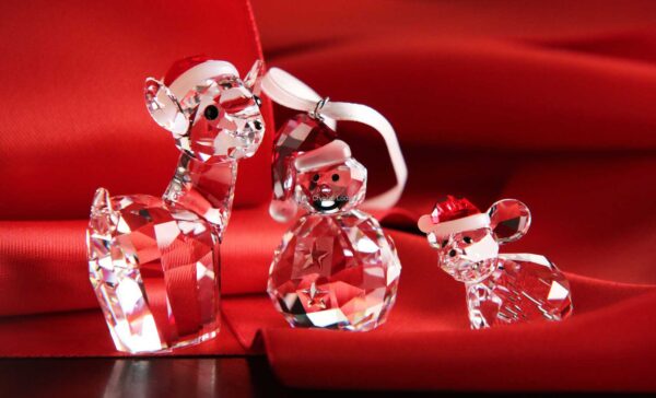 Swarovski_doe_with_santas_hat_5135853 | The Crystal Lodge