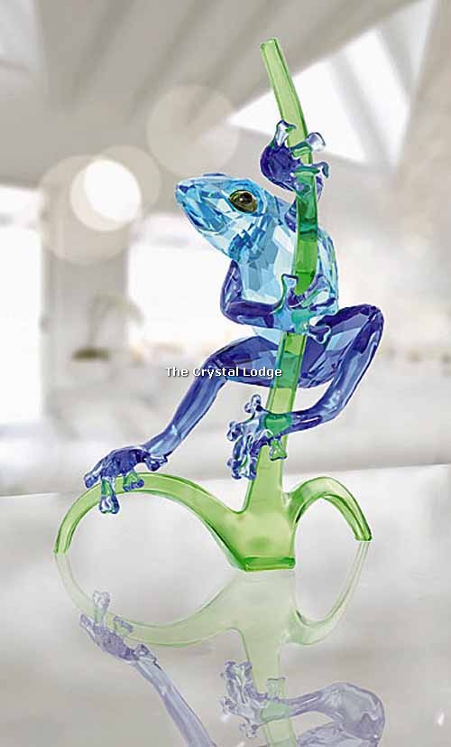 Swarovski_frog_on_branch_5239716 | The Crystal Lodge
