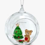 Swarovski_ornament_ball_scene_5533942_1_WM Swarovski_ornament_ball_scene_5533942 | The Crystal Lodge