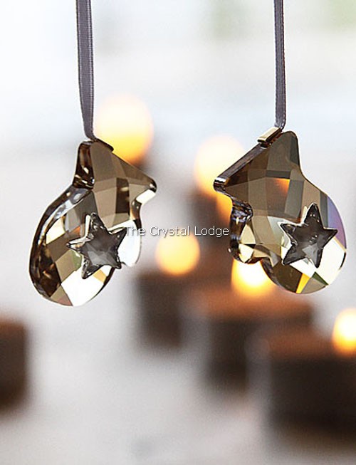 Swarovski_ornament_twinkling_mittens_1006038 | The Crystal Lodge