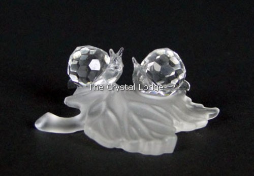 Swarovski_snails_babies_on_vine_leaf_268196 | The Crystal Lodge