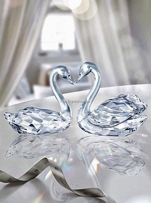 Swarovski_swan_couple_5135936 | The Crystal Lodge