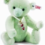 Swarovski_Steiff_2011_Candy_bear_EAN 681776_1_WM Swarovski_Steiff_2011_Candy_bear_EAN 681776 | The Crystal Lodge
