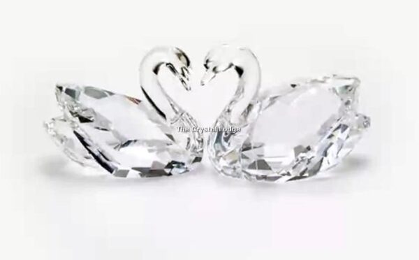 Swarovski_swan_couple_2020_5493713 | The Crystal Lodge