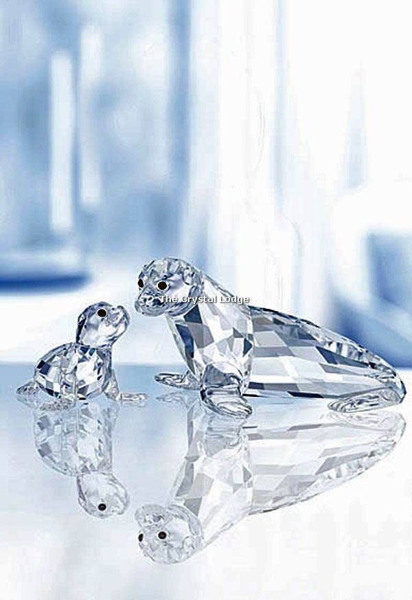 Swarovski_sea_lion_mother_and_baby_5275796 | The Crystal Lodge