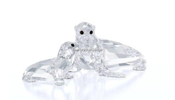 Swarovski_sea_lion_mother_and_baby_5275796 | The Crystal Lodge