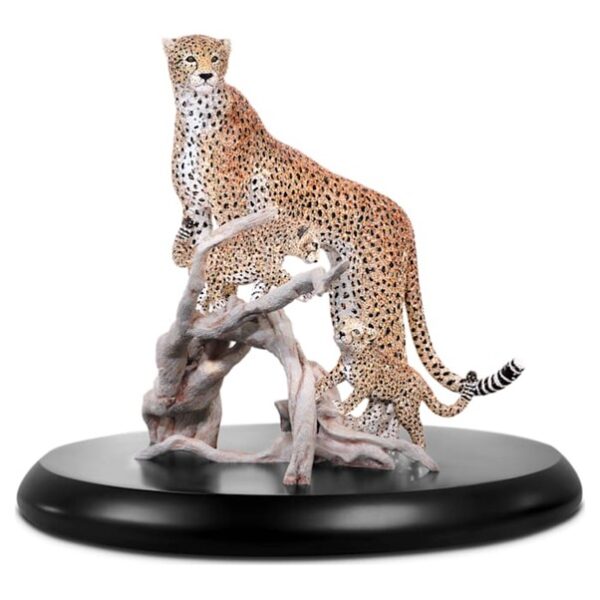 Swarovski_Myriad_cheetahs_Mirembe_5642366 | The Crystal Lodge
