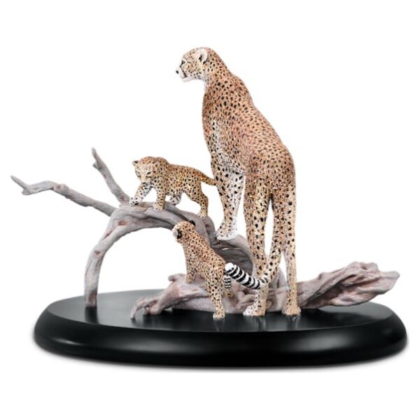 Swarovski_Myriad_cheetahs_Mirembe_5642366 | The Crystal Lodge