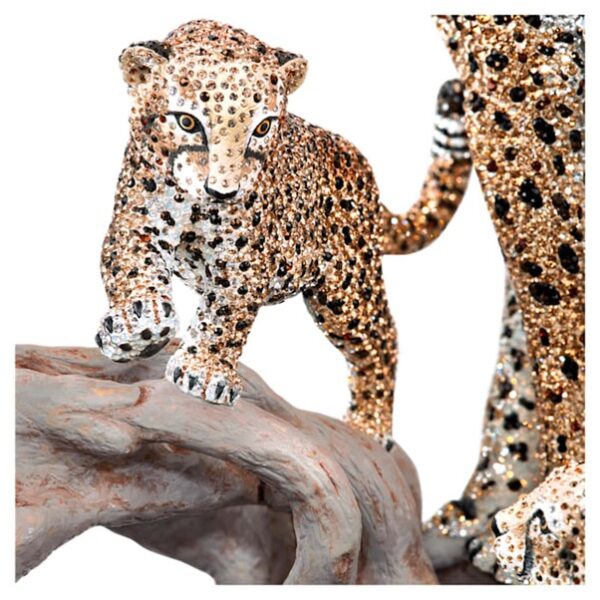 Swarovski_Myriad_cheetahs_Mirembe_5642366 | The Crystal Lodge